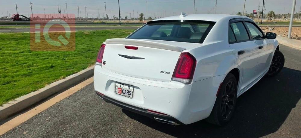كرايسلر 300